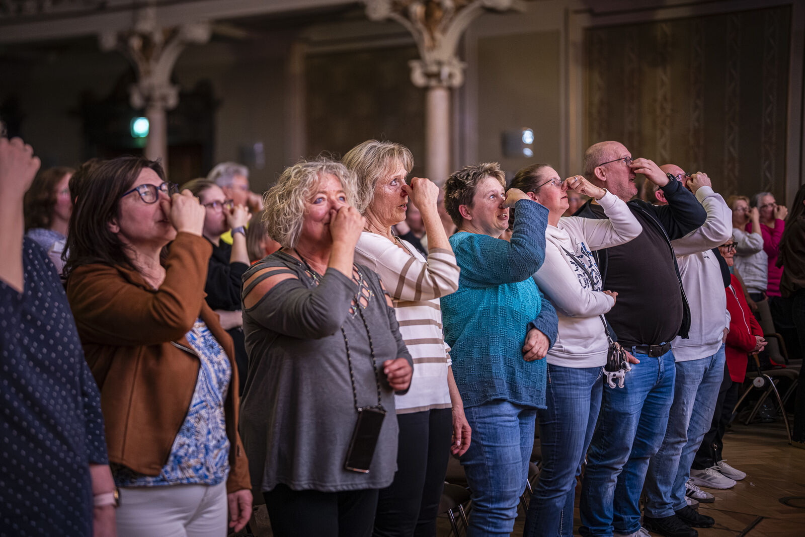 RUDELSINGEN - Arm in Arm singen, niemand ist allein