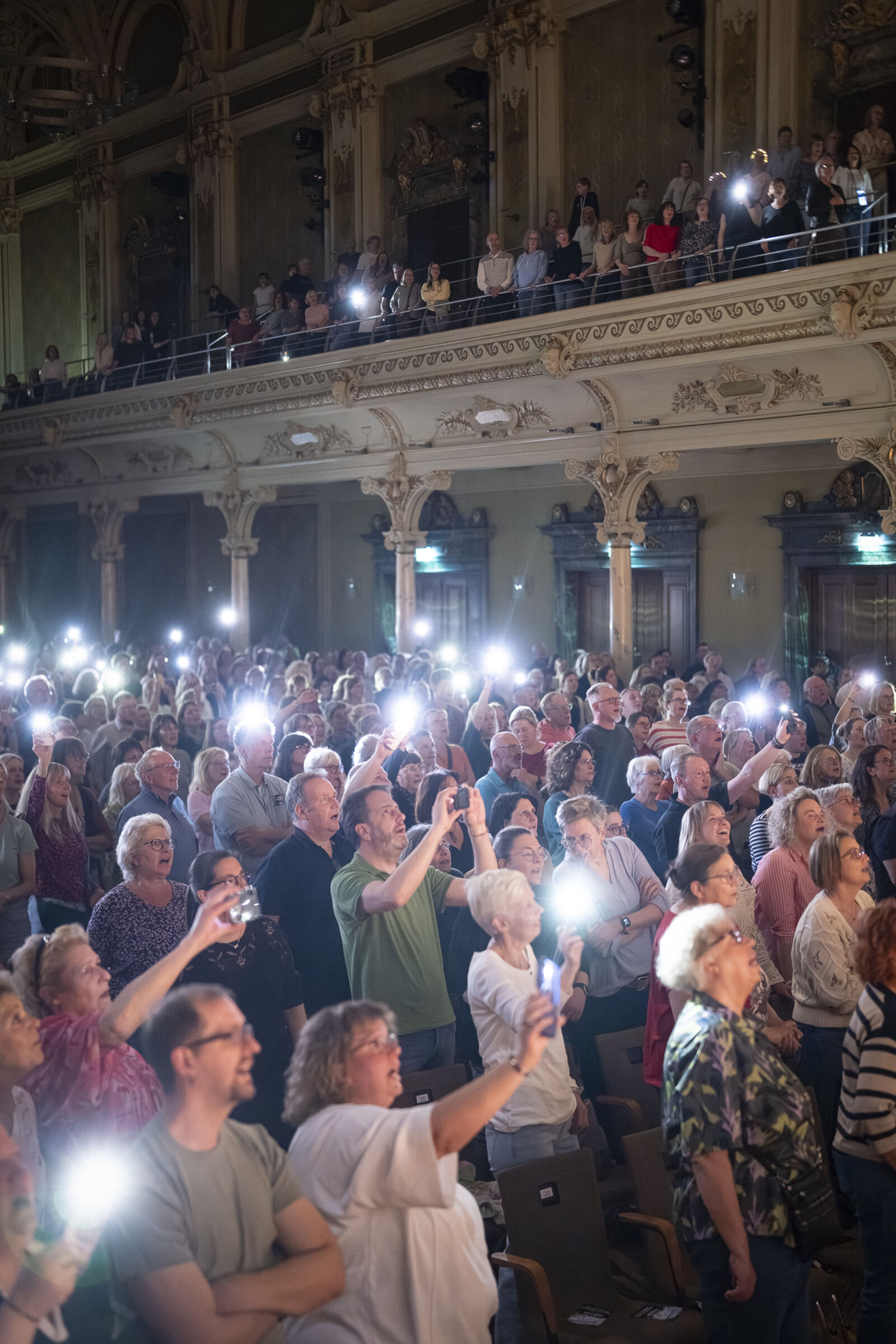 RUDELSINGEN - Handylichter im Saal - Gaensehaut-Moment