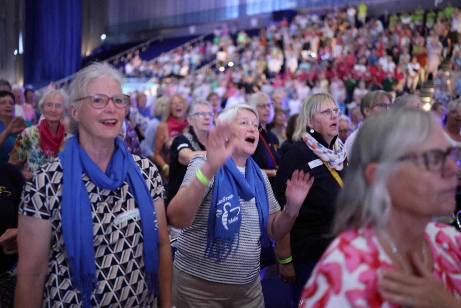 RUDELSINGEN beim Deutschen LandFrauentag 2026 - singende Gaeste mit strahlenden Gesichtern